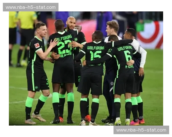 狂欢之城的红与工业之心的绿：美因茨vs沃尔夫斯堡，谁能在德甲的灵魂博弈中突围？